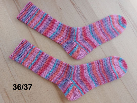 4-fach Sockengarn, 75% Schurwolle, 25% Polyamid, waschbar bis 40° im Schonwaschgang