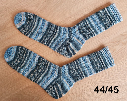 4-fach Sockengarn, 75% Schurwolle, 25% Polyamid, waschbar bis 40° im Schonwaschgang