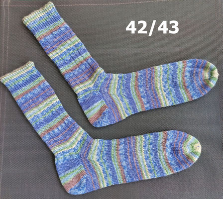 4-fach Sockengarn, 75% Schurwolle, 25% Polyamid, waschbar bis 40° im Schonwaschgang