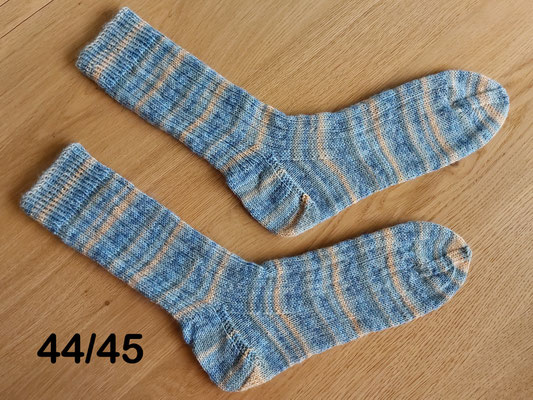 4-fach Sockengarn, 75% Schurwolle, 25% Polyamid, waschbar bis 40° im Schonwaschgang