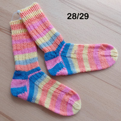 4-fach Sockengarn, 75% Schurwolle, 25% Polyamid, waschbar bis 30° im Schonwaschgang