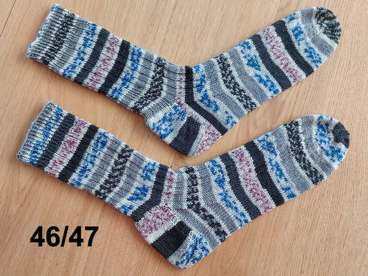4-fach Sockengarn, 75% Schurwolle, 25% Polyamid, waschbar bis 40° im Schonwaschgang