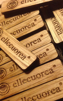 Le targhette in legno che accompagnano ogni nostro prodotto artigianale...