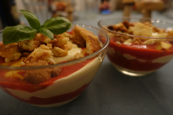 Erdbeer-Pfirsich-Trifle Pi mal Butter Mädchenvöllerei Foodblog Blogger Essen Kochen Rezepte Rezeptideen