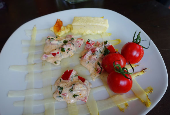 Gratinierter weißer Spargel mit Ziege- und Schafskäsetalern - Pi mal Butter Mädchenvöllerei