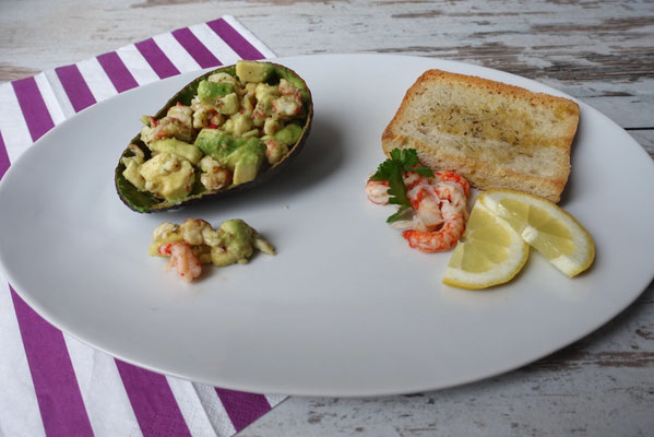 Gefüllte Avocado mit Flusskrebs-Chili-Salat - Pi mal Butter Mädchenvöllerei
