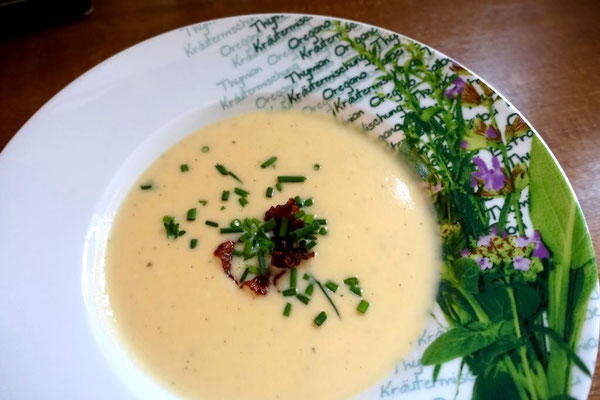 Goldenes Käsesüppchen Käsesuppe Suppe Pi mal Butter Saarland Food Blog Mädchenvöllerei