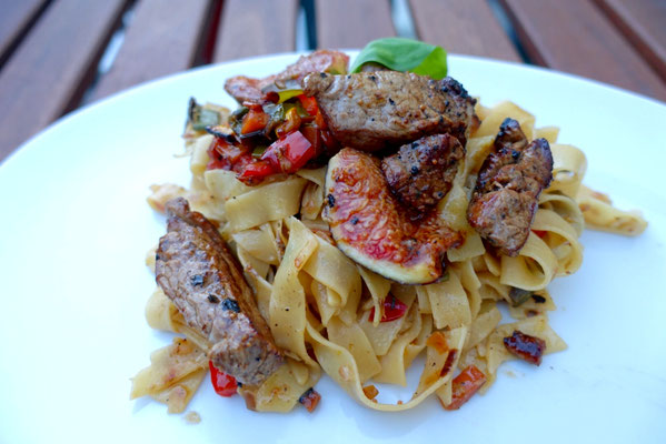 Pi mal Butter Mädchenvöllerei Pasta, Filetto de Manzo und Feigen