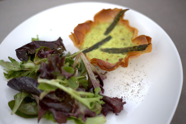 Mädchenvöllerei Pi mal Butter Foodblog Saarland Saarlouis Knusprige Spargel-Quiche mit Mangoldsalat