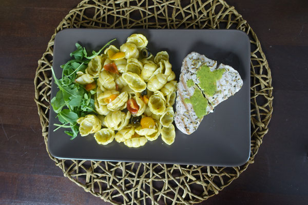 Thunfischsteak mit Muschelnudeln und Salsa Verde - Mädchenvöllerei Pi mal Butter