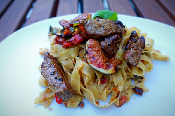 Pi mal Butter Mädchenvöllerei Pasta, Filetto de Manzo und Feigen