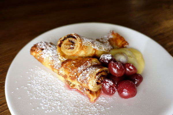 Vanille-Karamellcreme-Crepes Pfannkuchen Rezept Kirschen PI mal butter Saarland Mädchenvöllerei