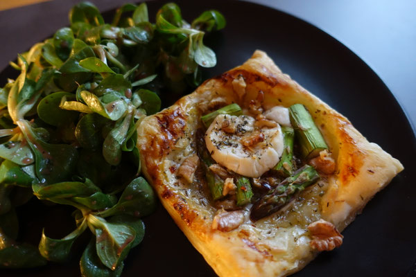 Mädchenvöllerei Food Foodblod Saarland Rezept Kochen Spargel Tartelettes Blätterteig Ziegenkäse Feldsalat