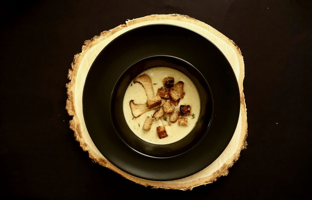 Pi mal Butter Mädchenvöllerei Food Blog Saarland Pilzsuppe mit Kräuterseitlingen und Thymiancroutons