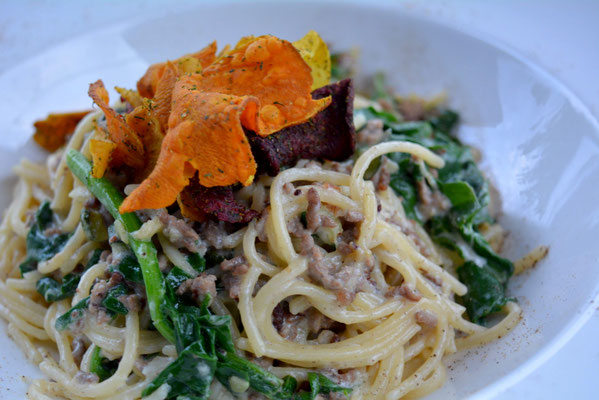 Pi mal Butter Mädchenvöllerei Pasta Hackfleisch Feta Gemüsechips