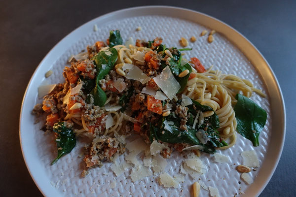 Pi mal Butter Mädchenvöllerei Food Foodblod Saarland Rezept Kochen Vollkornspagehetti Hackfleisch Pasta Nudeln Möhren griechischer Joghurt