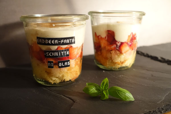 Mädchenvöllerei Food Foodblod Saarland Rezept Kochen Kuchen im Glas Erdbeer Fanatschnitten Fanta