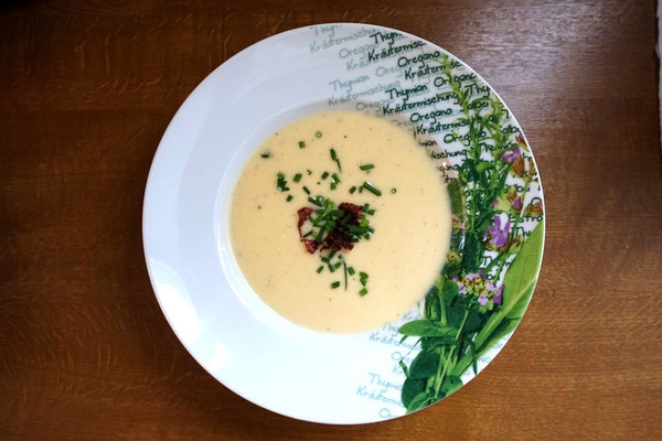 Goldenes Käsesüppchen Käsesuppe Suppe Pi mal Butter Saarland Food Blog Mädchenvöllerei