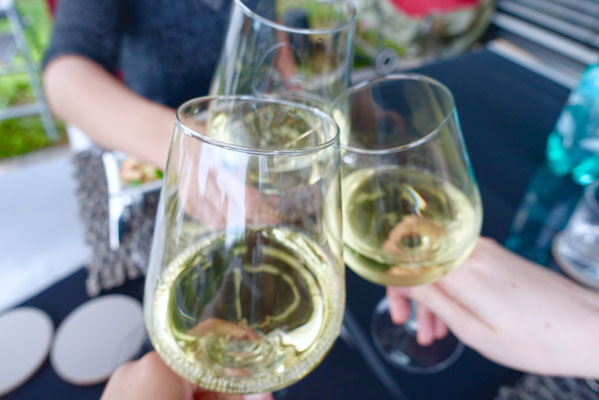 Wein Weinzeit Stößchen Pi mal Butter Mädchenvöllerei