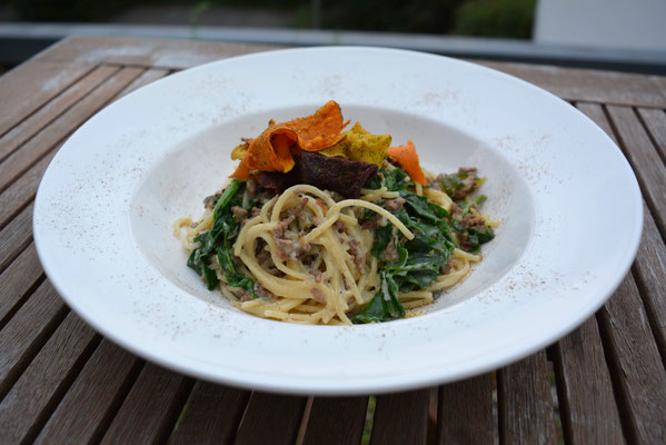 Pi mal Butter Mädchenvöllerei Pasta Hackfleisch Feta Gemüsechips