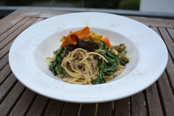 Pi mal Butter Mädchenvöllerei Pasta Hackfleisch Feta Gemüsechips 