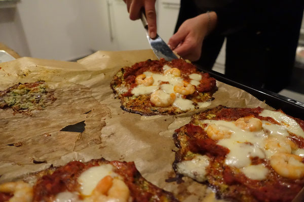Zucchini-Pizza mit Garnelen und Spinat Rezepte lecker Pi mal Butter Mädchenvöllerei Saarland