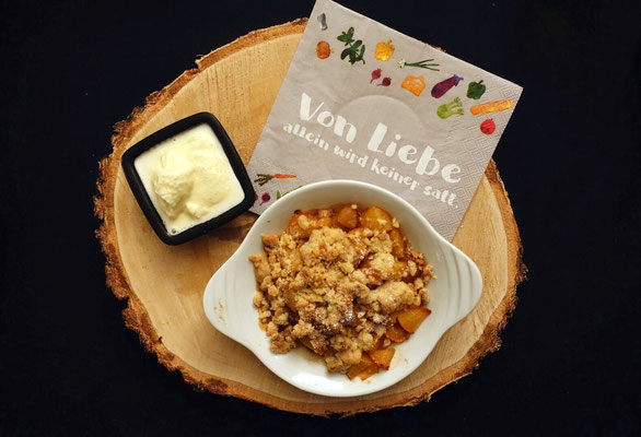 Pi mal Butter Mädchenvöllerei Food Blog Saarland Pflaumen-Crumble mit selbstgemachtem Vanilleeis