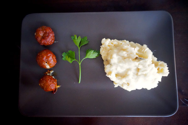 Pi mal Butter Mädchenvöllerei Merguez Käse Bällchen mit Kartoffelstampf