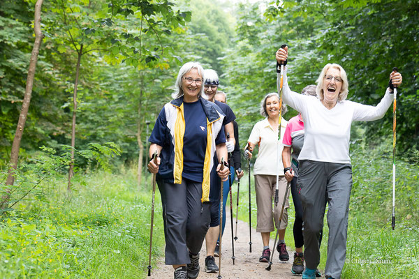 Darmstädter Lauf-Treff Nordic-Walker in Aktion, Foto: Christa Daum