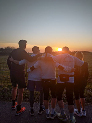 Darmstädter Lauf-Treff, letztes Sonnenlicht auf dem Oberfeld.