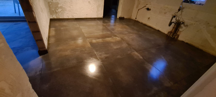BTK Tegelzetters Venlo - tegelwerk vloer 90x90 te Neeritter