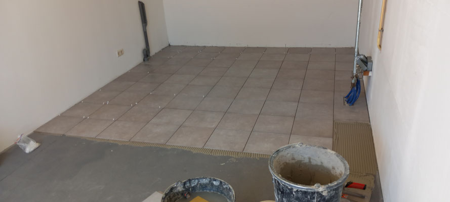 BTK Tegelzetters Venlo - tegelvloer garage te Herten