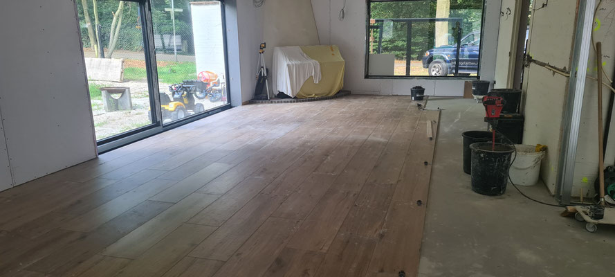 BTK Tegelzetters Venlo - tegelvloer houtlook te Venlo