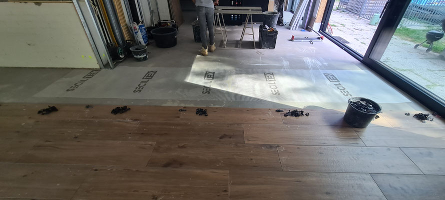 BTK Tegelzetters Venlo - tegelvloer houtlook te Venlo