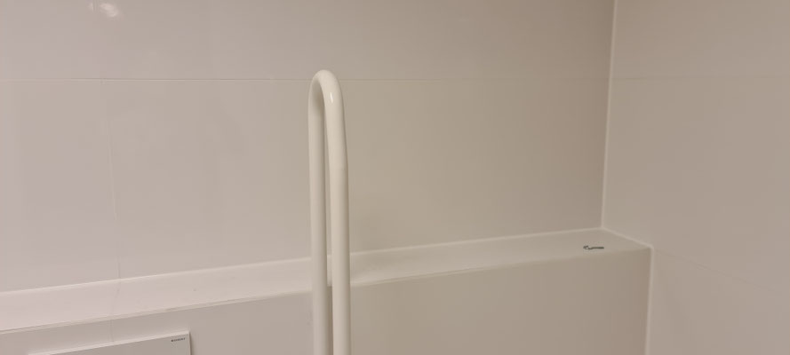 BTK Tegelzetters Venlo - realisatie invalidetoilet Viecuri te Panningen - eindresultaat na kitwerk