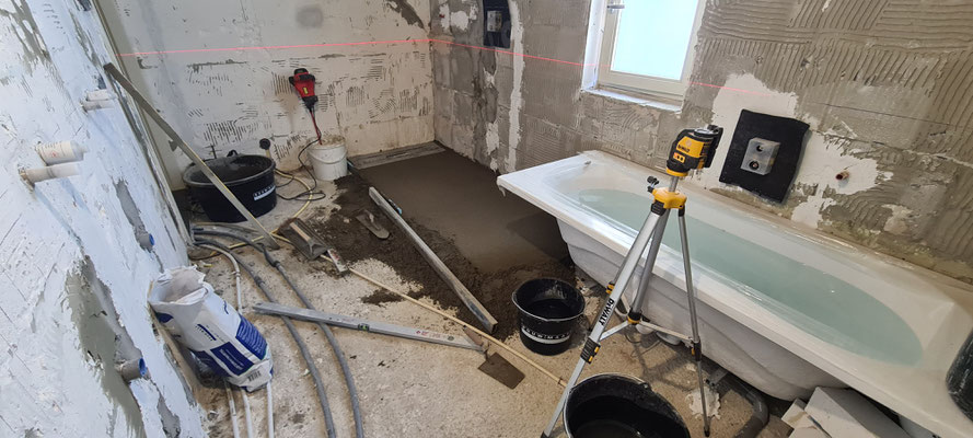 BTK Binnendijk Tegel & Kitwerk Venlo - renovatie badkamer te Roermond - cementdekvloer smeren