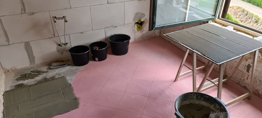 BTK Tegelzetters Venlo - start tegelwerk - retro badkamer renovatie te Herten