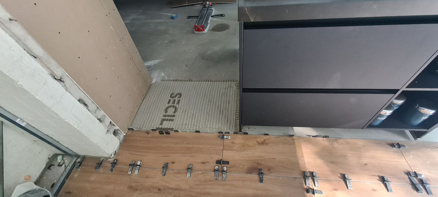 BTK Tegelzetters Venlo - tegelvloer houtlook te Venlo