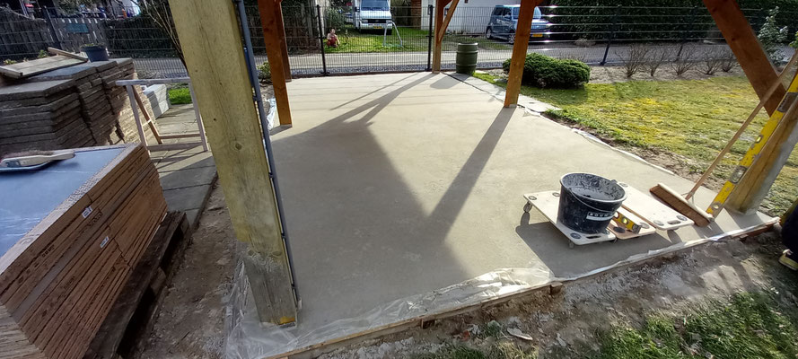 BTK Tegelzetters Venlo - aanleg overkapping met terras te Velden