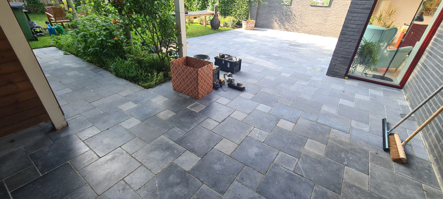 BTK Tegelzetters Venlo - restauratie natuursteen terras te Maastricht