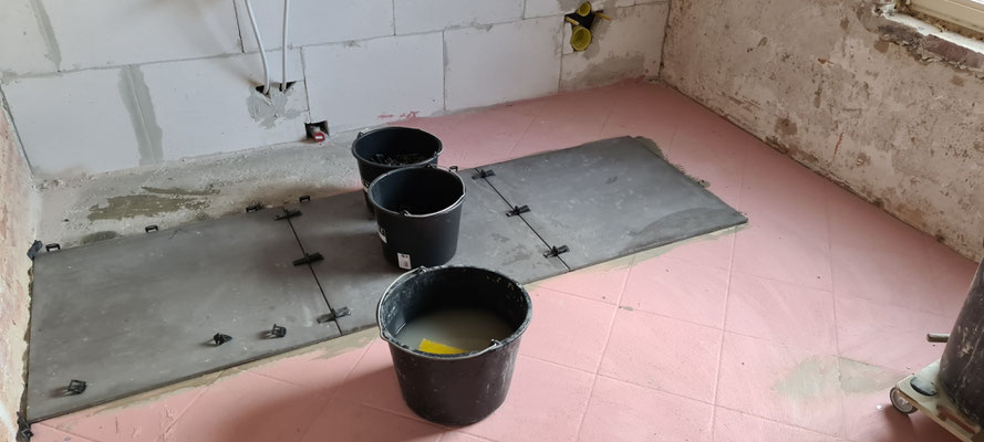 BTK Tegelzetters Venlo - vloer betegelen - retro badkamer renovatie te Herten