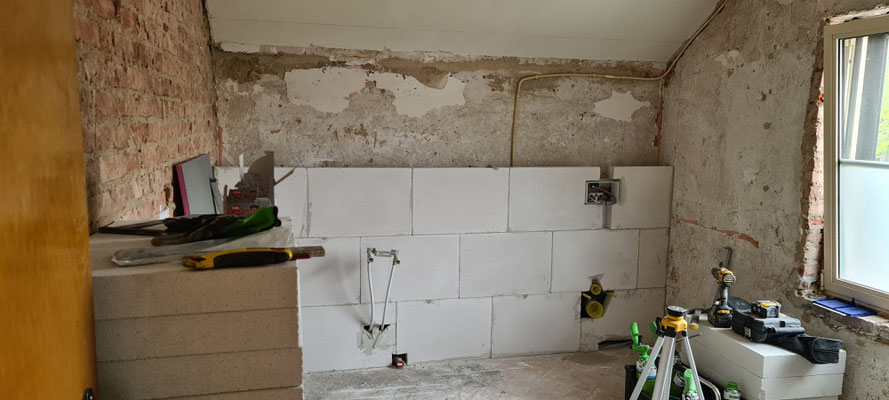 BTK Tegelzetters Venlo - start van ruwbouw / metselwerk - retro badkamer renovatie te Herten