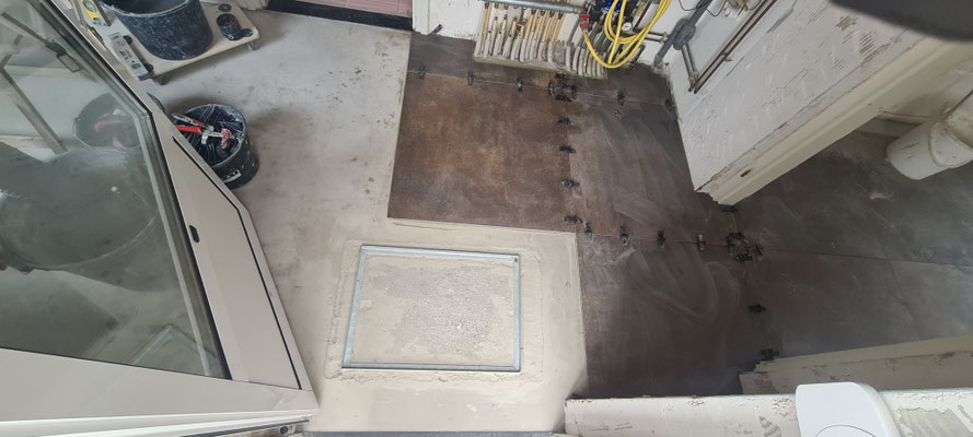 BTK Tegelzetters Venlo - tegelwerk vloer 90x90 te Neeritter