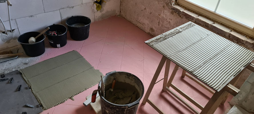 BTK Tegelzetters Venlo - start tegelwerk - retro badkamer renovatie te Herten