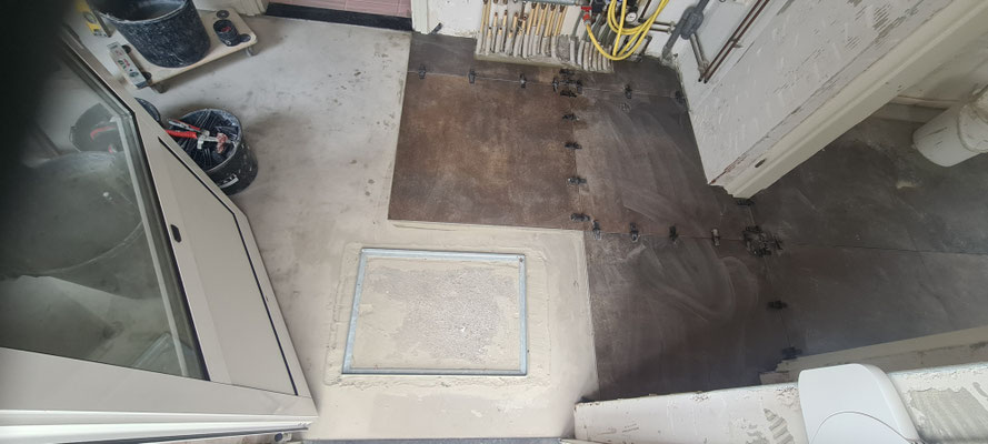 BTK Tegelzetters Venlo - tegelwerk vloer 90x90 te Neeritter
