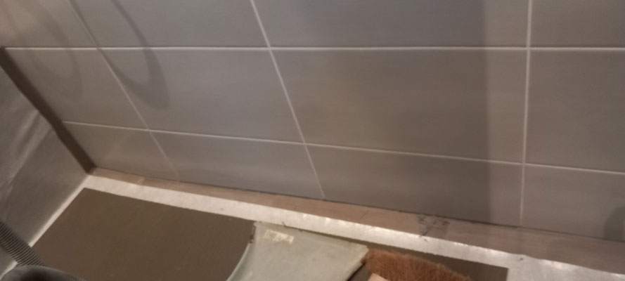 BTK Tegelzetters Venlo - tegels vervangen in een badkamer te Reuver
