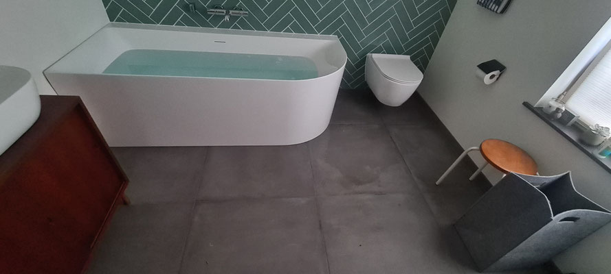 BTK Tegelzetters Venlo - eindresultaat retro badkamer renovatie te Herten