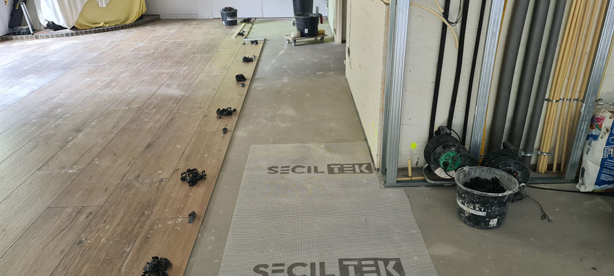 BTK Tegelzetters Venlo - tegelvloer houtlook te Venlo