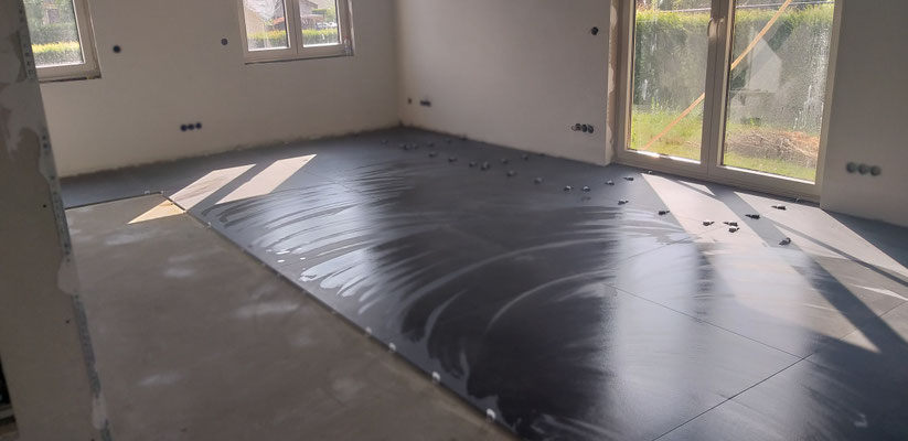 BTK Tegelzetters Venlo - tegelvloer te Maaseik - tegelwerk 120 x 120 cm vloertegels
