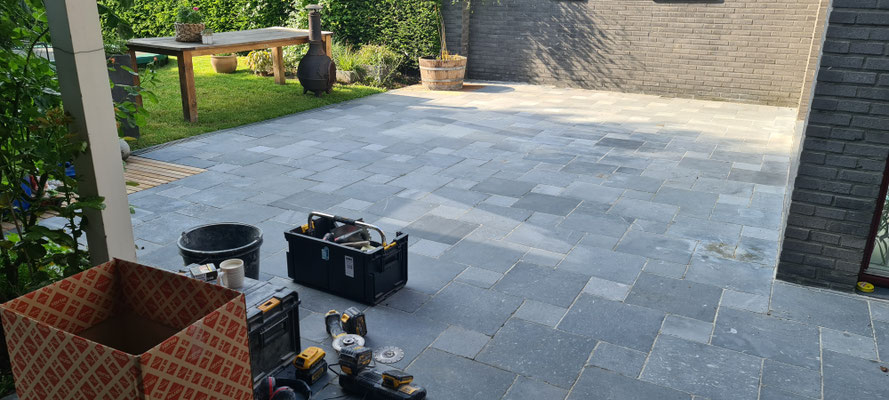 BTK Tegelzetters Venlo - restauratie natuursteen terras te Maastricht